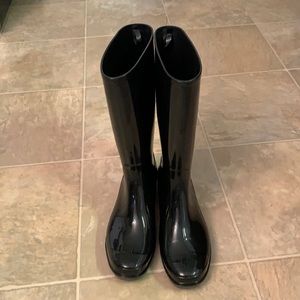 Black tall rain boots